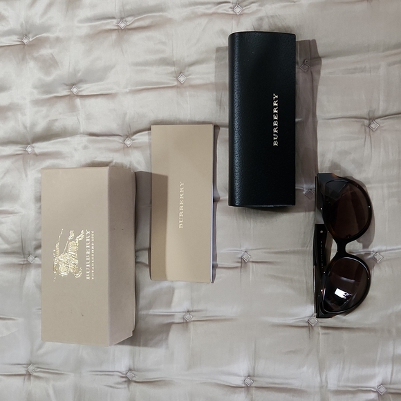 Burberry Sunglasses - Picture 12 of 16
